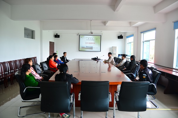 1361557891499216.jpg 培訓(xùn)會(huì)現(xiàn)場(chǎng).jpg