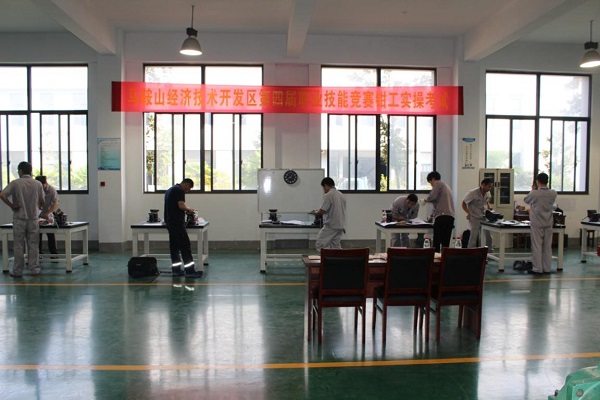 9841569484345367.jpg 鉗工決賽.jpg